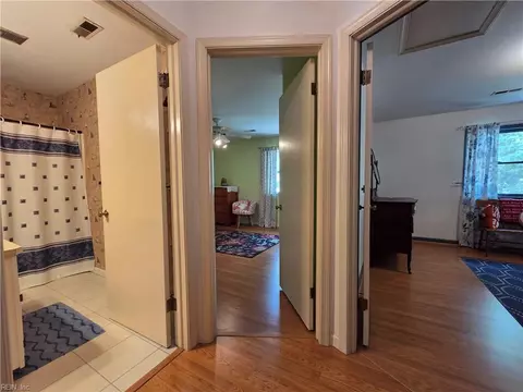 Entry Way - 107 Five Forks Ln, Hampton, VA 23669 photo 5 of 7