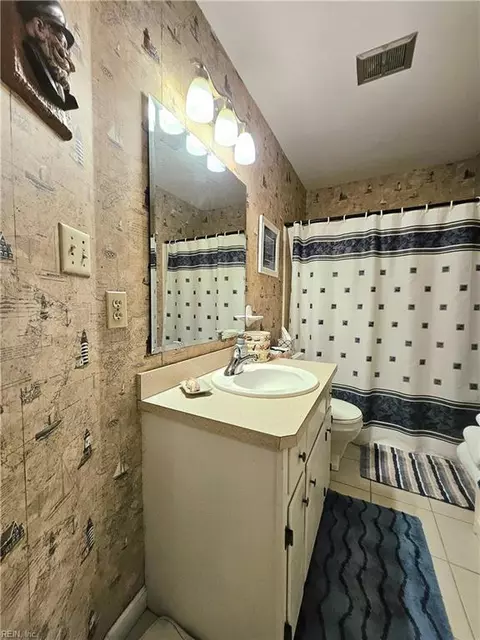 Bath - 107 Five Forks Ln, Hampton, VA 23669 photo 4 of 5