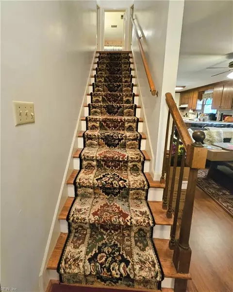 Entry Way - 107 Five Forks Ln, Hampton, VA 23669 photo 4 of 6