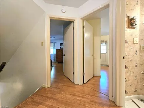 Entry Way - 107 Five Forks Ln, Hampton, VA 23669 photo 6 of 6
