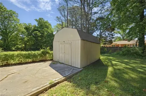 Exterior - 10 E Southampton Ave, Hampton, VA 23669 photo 5 of 6