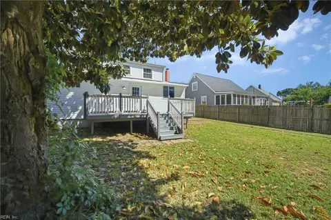 Exterior - 10 E Southampton Ave, Hampton, VA 23669 photo 4 of 6