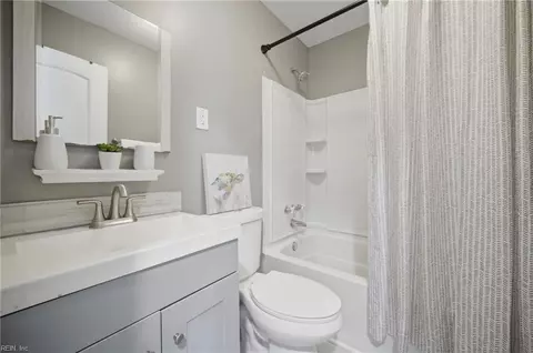 Bath - 10 E Southampton Ave, Hampton, VA 23669 photo 1 of 2