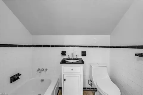Bath - 12 Mcdonald Rd, Hampton, VA 23669 photo 3 of 4