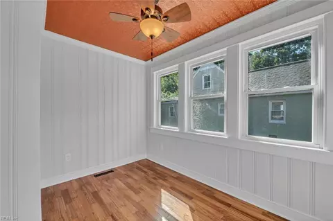 Entry Way - 12 Mcdonald Rd, Hampton, VA 23669 photo 2 of 13