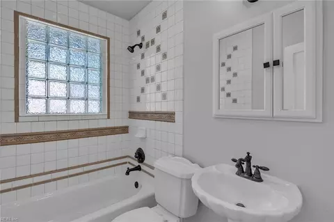 Bath - 12 Mcdonald Rd, Hampton, VA 23669 photo 1 of 4