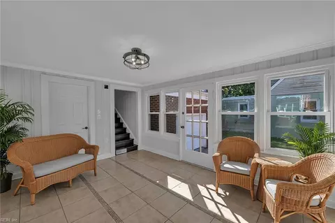 Entry Way - 12 Mcdonald Rd, Hampton, VA 23669 photo 8 of 13