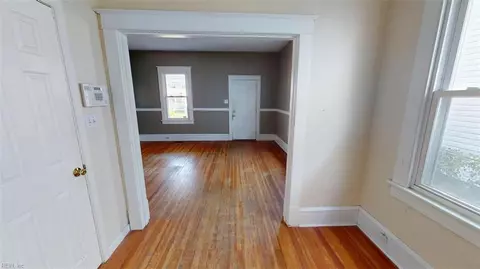 Entry Way - 250 Lee St, Hampton, VA 23669 photo 1 of 10