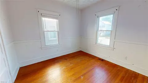 Bedroom - 250 Lee St, Hampton, VA 23669 photo 3 of 8