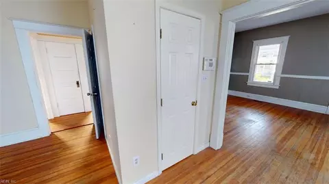 Entry Way - 250 Lee St, Hampton, VA 23669 photo 2 of 10