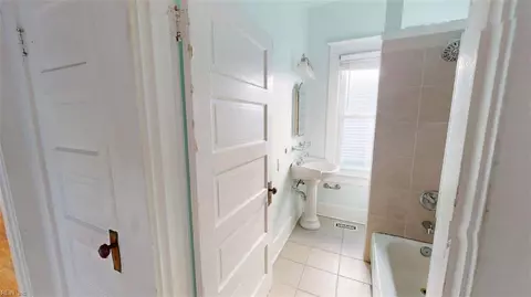 Entry Way - 250 Lee St, Hampton, VA 23669 photo 8 of 10