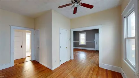 Entry Way - 250 Lee St, Hampton, VA 23669 photo 3 of 10