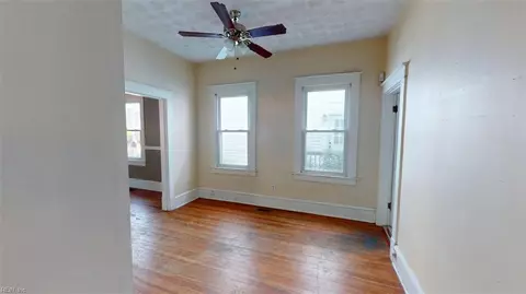 Entry Way - 250 Lee St, Hampton, VA 23669 photo 7 of 10