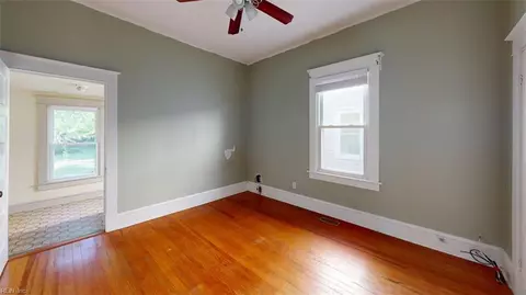 Bedroom - 250 Lee St, Hampton, VA 23669 photo 5 of 8
