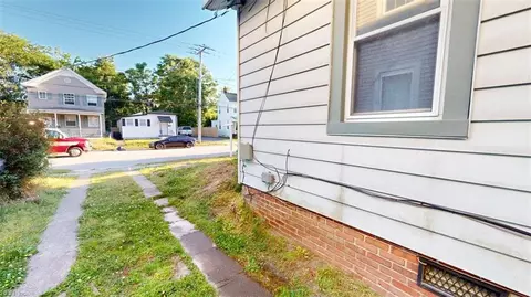 Exterior - 250 Lee St, Hampton, VA 23669 photo 2 of 3