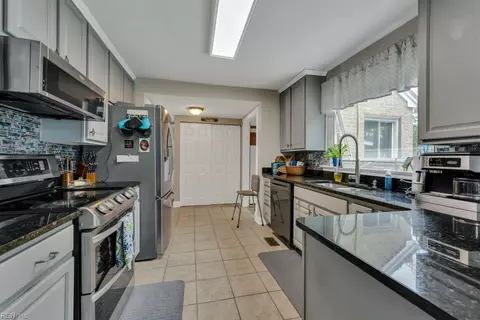 4000 Buchanan Dr, Hampton, VA 23669 photo 12