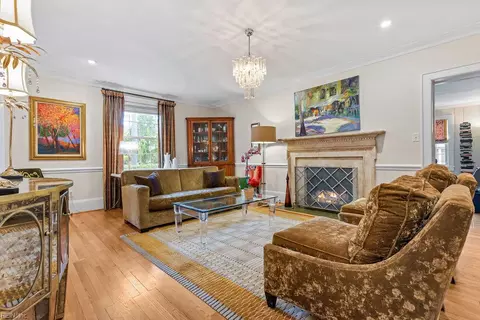 Living - 618 Butler Ave, Suffolk, VA 23434 photo 1 of 3