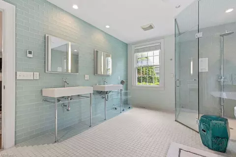 Bath - 618 Butler Ave, Suffolk, VA 23434 photo 2 of 4