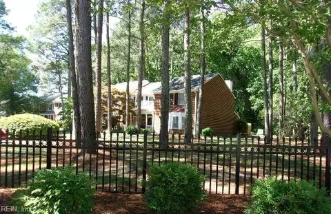 Exterior - 20 Corwin Cir, Hampton, VA 23666 photo 1 of 5