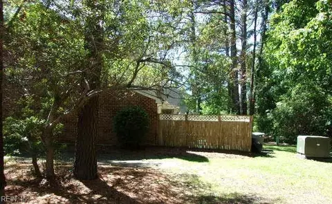 Exterior - 20 Corwin Cir, Hampton, VA 23666 photo 2 of 5