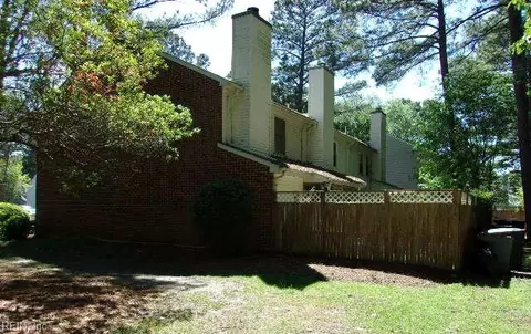 Exterior - 20 Corwin Cir, Hampton, VA 23666 photo 3 of 5