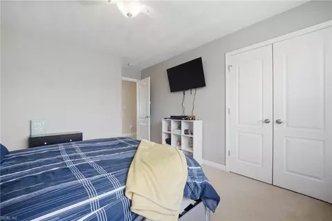 Bedroom - 49 Rockingham Dr, Hampton, VA 23669 photo 2 of 7