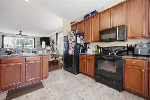 Kitchen - 49 Rockingham Dr, Hampton, VA 23669 photo 2 of 2
