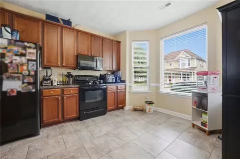 Kitchen - 49 Rockingham Dr, Hampton, VA 23669 photo 1 of 2