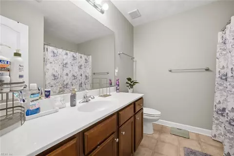 Bath - 49 Rockingham Dr, Hampton, VA 23669 photo 1 of 2