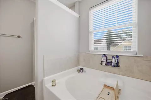 Bath - 49 Rockingham Dr, Hampton, VA 23669 photo 2 of 2