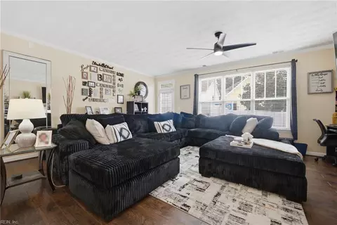 Living - 49 Rockingham Dr, Hampton, VA 23669 photo 1 of 1