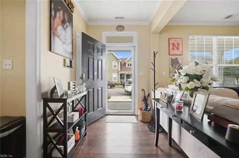 Entry Way - 49 Rockingham Dr, Hampton, VA 23669 photo 1 of 5