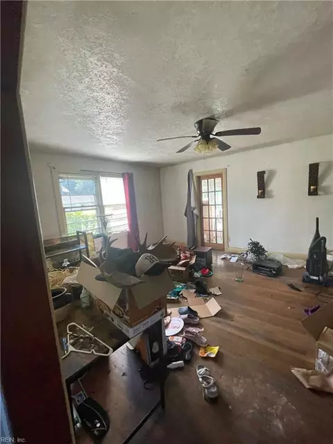 Living - 121 Abilene Ave, Norfolk, VA 23502 photo 1 of 4