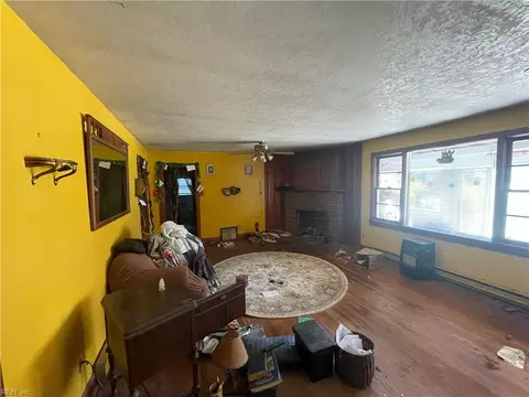 Living - 121 Abilene Ave, Norfolk, VA 23502 photo 3 of 4