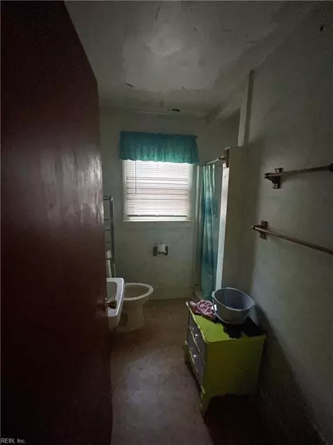 Bath - 121 Abilene Ave, Norfolk, VA 23502 photo 1 of 3