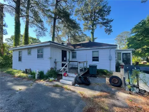 Exterior - 121 Abilene Ave, Norfolk, VA 23502 photo 4 of 6