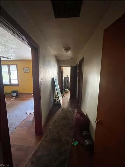 Entry Way - 121 Abilene Ave, Norfolk, VA 23502 photo 2 of 2