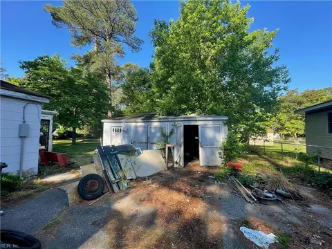 Exterior - 121 Abilene Ave, Norfolk, VA 23502 photo 2 of 6