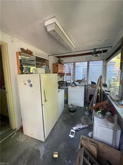 Exterior - 121 Abilene Ave, Norfolk, VA 23502 photo 5 of 6