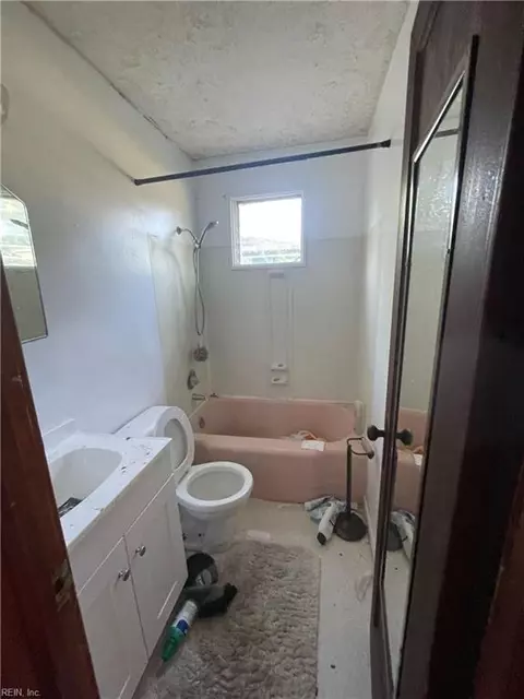 Bath - 121 Abilene Ave, Norfolk, VA 23502 photo 2 of 3