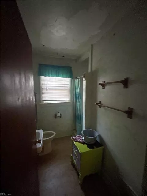 Entry Way - 121 Abilene Ave, Norfolk, VA 23502 photo 1 of 2