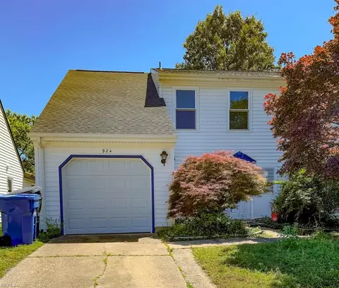 924 Daniel Maloney Dr, Virginia Beach, VA 23464