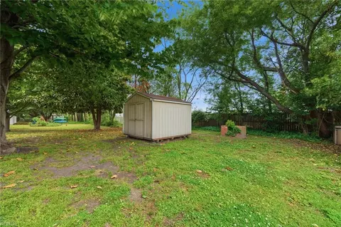 Exterior - 24 Ivy Home Rd, Hampton, VA 23669 photo 11 of 14