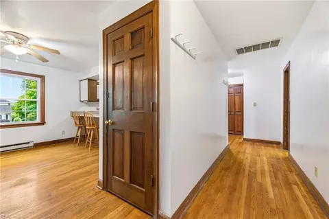 Entry Way - 24 Ivy Home Rd, Hampton, VA 23669 photo 5 of 5