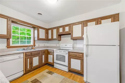 Kitchen - 24 Ivy Home Rd, Hampton, VA 23669 photo 2 of 5