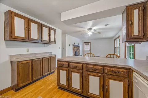 Kitchen - 24 Ivy Home Rd, Hampton, VA 23669 photo 4 of 5