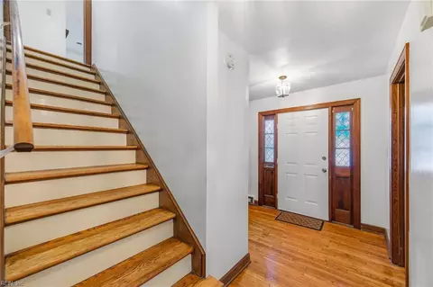 Entry Way - 24 Ivy Home Rd, Hampton, VA 23669 photo 4 of 5