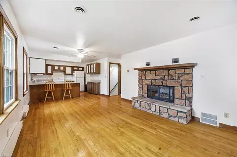 Living - 24 Ivy Home Rd, Hampton, VA 23669 photo 6 of 6