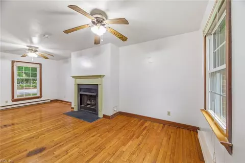Living - 24 Ivy Home Rd, Hampton, VA 23669 photo 3 of 6