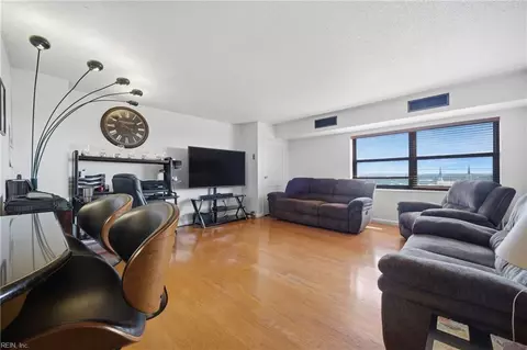 1 Crawford Pw Pkwy #1206, Portsmouth, VA 23704